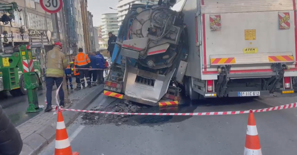 İSKİ kamyonu çalışma yaparken yol çöktü