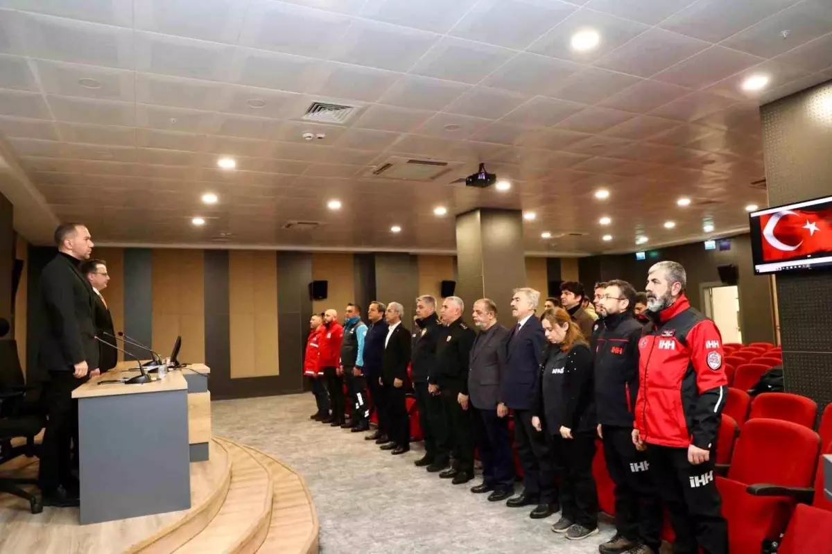 Niğde’de Depremde Hayatını Kaybedenler İçin Anma Töreni